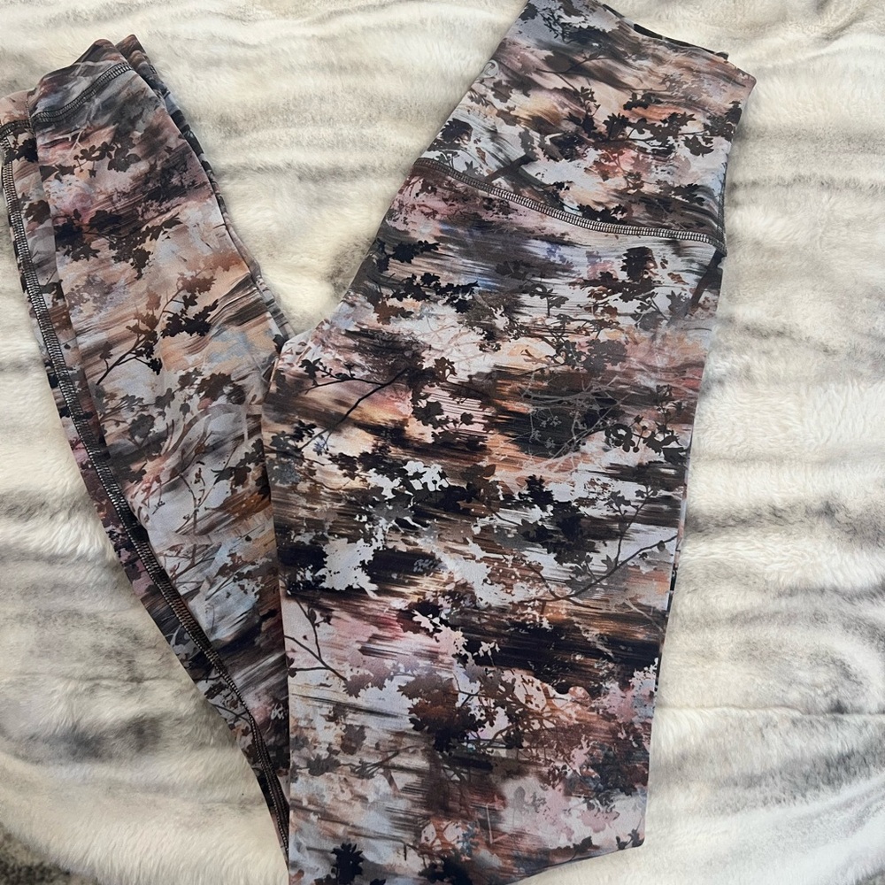 Abstract Brushstroke Floral Leggings in Brown and Black